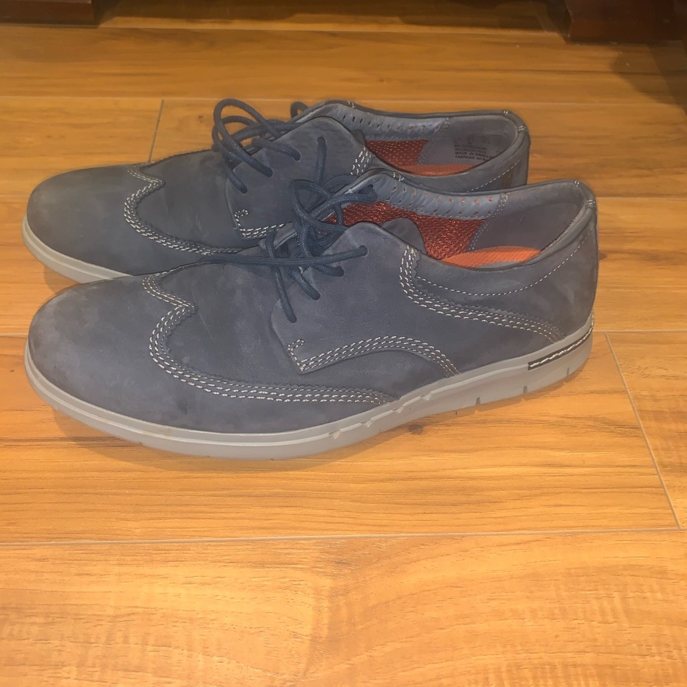 Clarks suede comfort wingtips